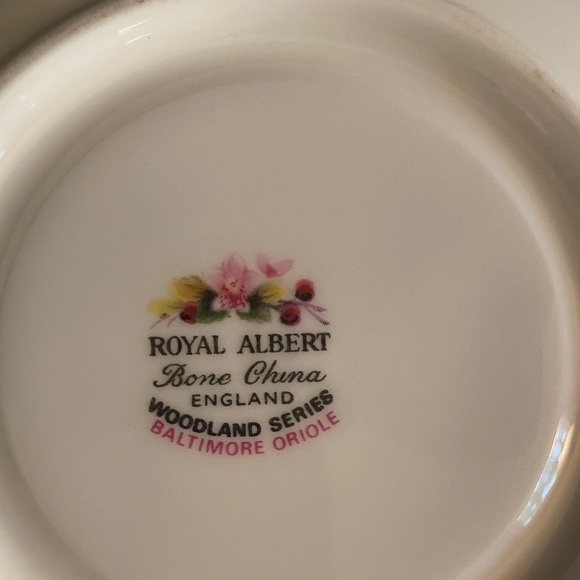 Royal Albert Woodland Series; Baltimore Oriole - Picture 2 of 6